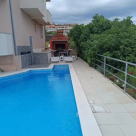 Sea View Near Amazing Apartment *